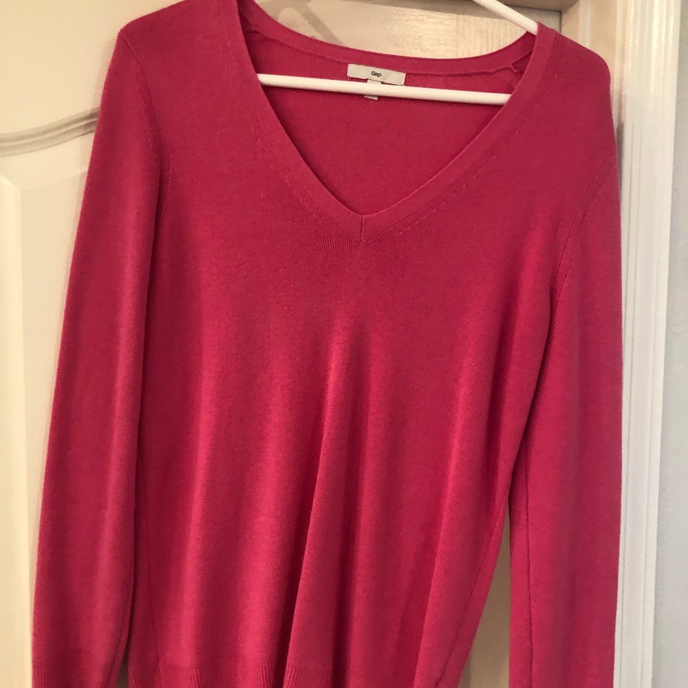GAP- Women’s V neck sweater